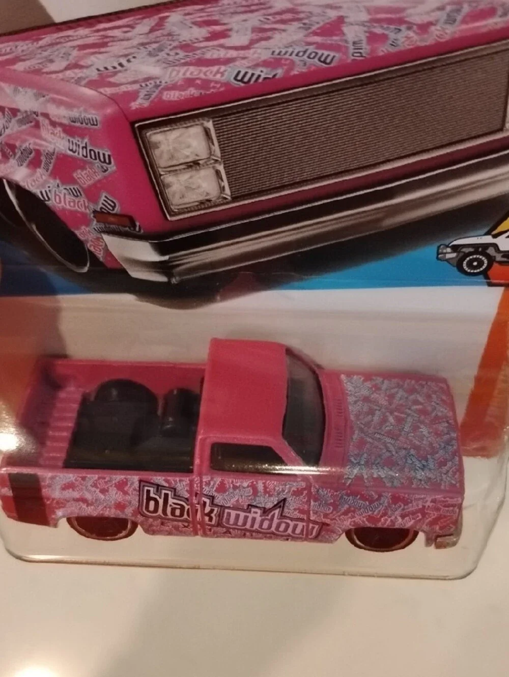 Mattel Hot Wheels '83 Chevy Silverado - Pink